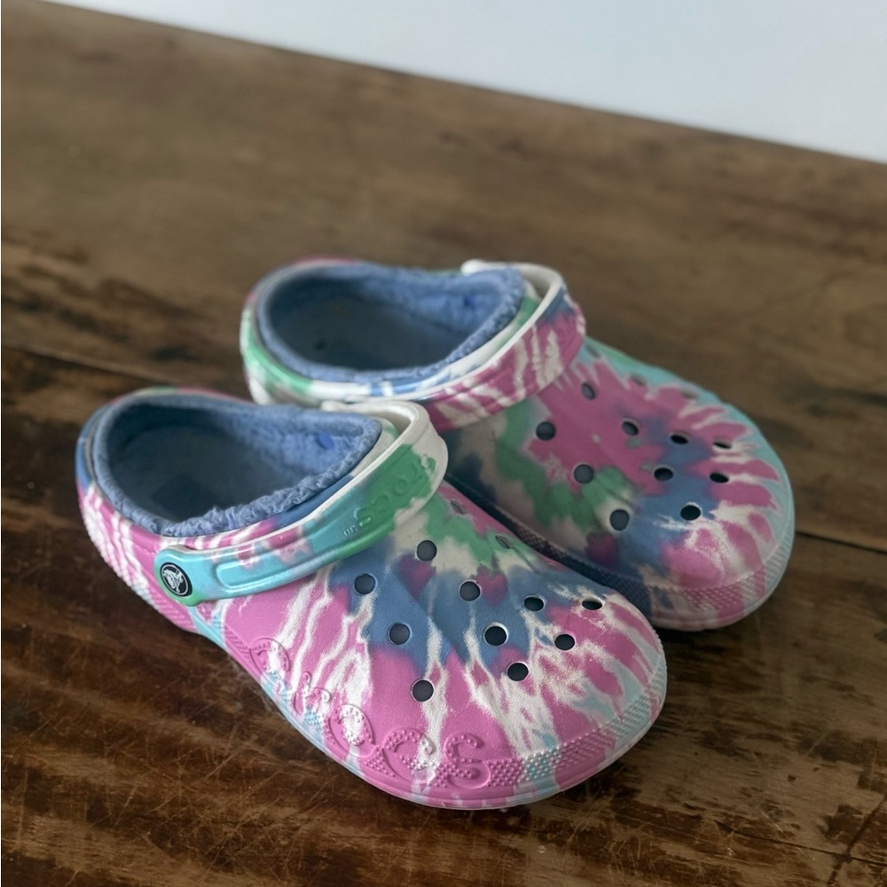 Womens Tie-Dye Crocs Clog Shoes with Fleece Lining - Pink Blue Green